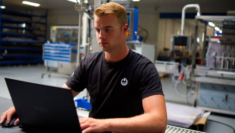 Reno bij EFM Machinery, van lasser tot programmeur.